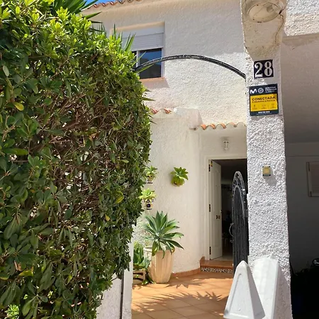 Adosado Con Jardin - Primera Linea *