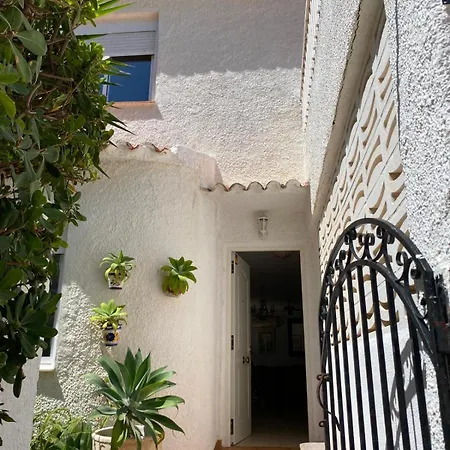 Adosado Con Jardin - Primera Linea